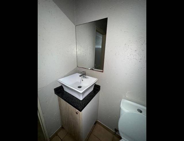 1 BEDROOM APARTMENT FOR SALE IN HILLCREST
